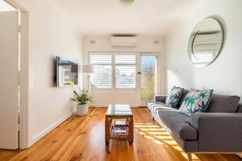 Sams Henley Beach Garden Unit - Accommodation Yamba 0