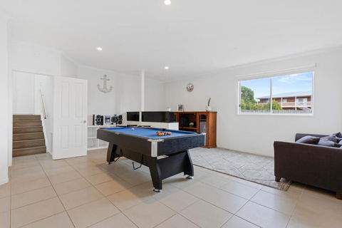 Sanctuary Lodge By Ready Set Stay - BYO LINEN & TOWELS - Accommodation Yamba 1
