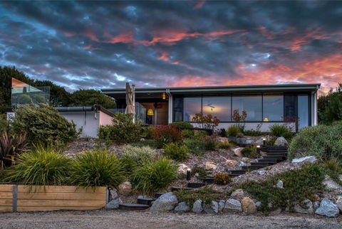 SALT Luxury Couples Villa - Accommodation Yamba 3