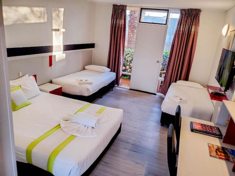 Sandors Motor Inn - Accommodation Yamba 2