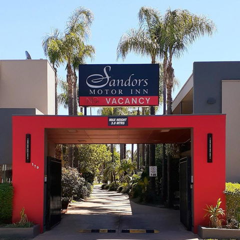 Sandors Motor Inn - Accommodation Yamba 0