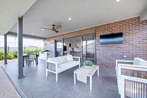 Sandstone - Family Entertainer, Refined Living - Accommodation Yamba 2