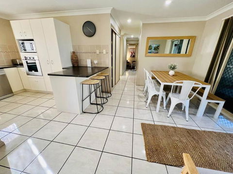 Sandstone Point Holiday Home - Accommodation Yamba 1