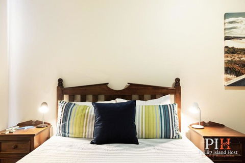 Sandy Bay Getaway W Spa 4 Bdr - Accommodation Yamba 2