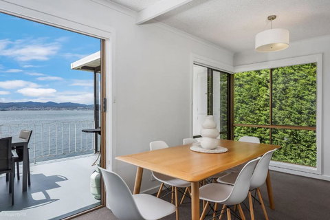 Sandy Bay Waterfront - Accommodation Yamba 1