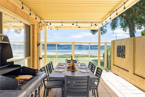 Sandy Beach House Corlette Unit 1 Waterfront WI-FI Aircon - Accommodation Yamba 3