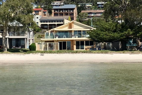 Sandy Beach House Corlette Unit 1 Waterfront WI-FI Aircon - Accommodation Yamba 0