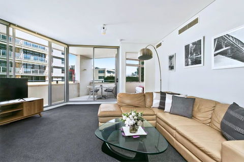 SHE35 - CBD Darling Harbour Views With Pool & Gym Access - Accommodation Yamba 0