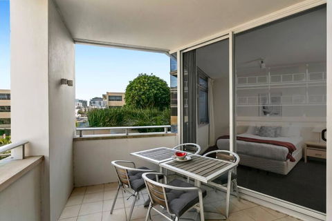 SHE35 - CBD Darling Harbour Views With Pool & Gym Access - Accommodation Yamba 2