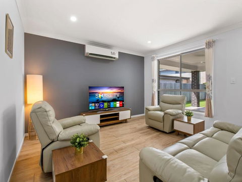 Spacious Newly Furnished 4BD Family Retreat - Accommodation Yamba 0