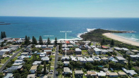 Sunset Retreat - Oceanstays - Accommodation Yamba 1