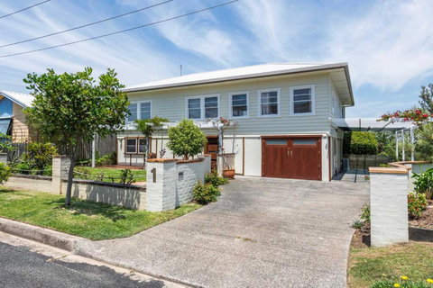 Sunset Retreat - Oceanstays - Accommodation Yamba 2