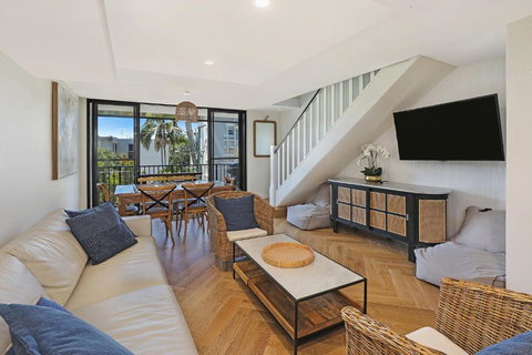 TARA7- On Trend At Taranaki - Accommodation Yamba 0