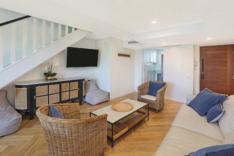 TARA7- On Trend At Taranaki - Accommodation Yamba 3