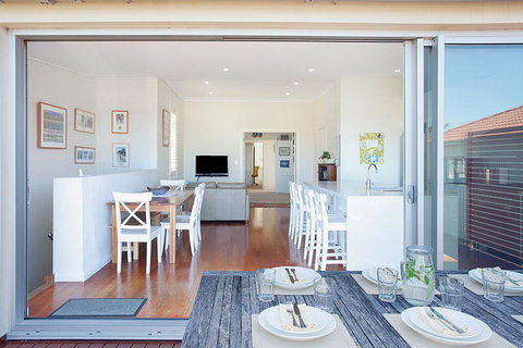 Beautiful Coastal Family-Sized Home - Accommodation Yamba 3