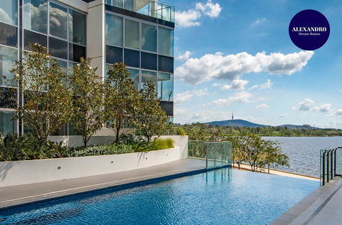 Beautiful Modern Lake View Apartment - Accommodation Yamba 0