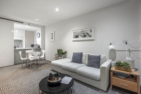Beautiful Modern Lake View Apartment - Accommodation Yamba 2