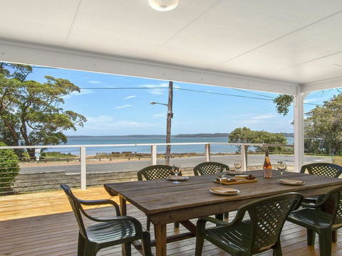 Bellevue - Overlooking Serene Lake Woolumboola - Accommodation Yamba 0
