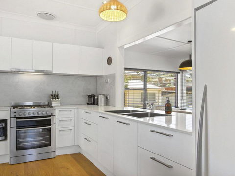 Bellevue - Overlooking Serene Lake Woolumboola - Accommodation Yamba 1