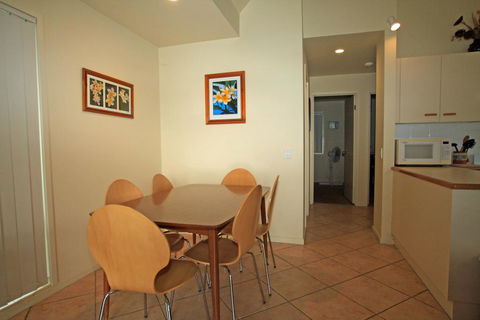 Berrara Lagoon Front Chalet - Accommodation Yamba 3