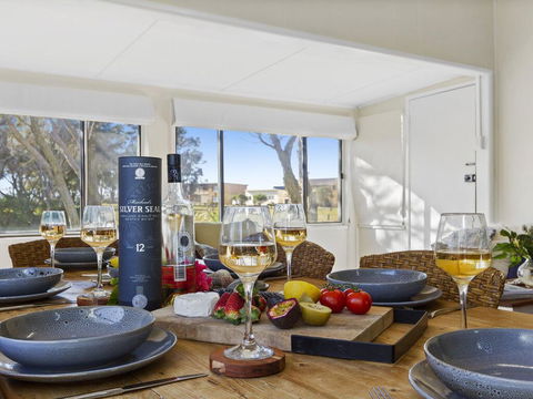 Between 2 Beaches - Comfortable Private Sanctuary - Accommodation Yamba 3