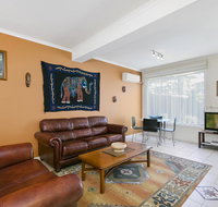 Black Dolphin Waterfront Apartment - Accommodation Yamba