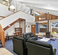 Black Dolphin Waterfront Townhouse - Bay Views - Accommodation Yamba