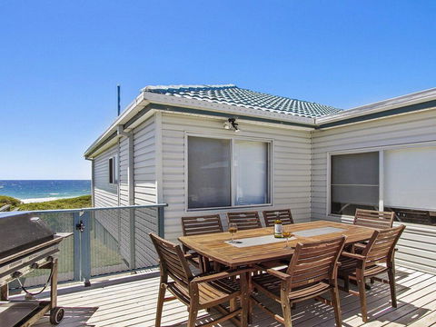 Blue Horizon - Beachfront With Fireplace - Accommodation Yamba 0