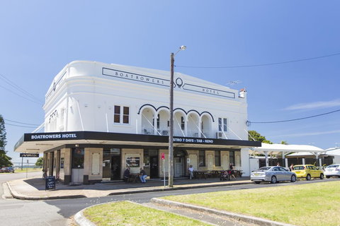 Boatrowers Hotel Stockton - Accommodation Yamba 0