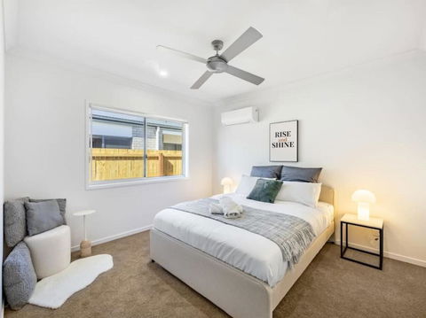 Well-decorated 4BR Family Home Steps To Mall - Accommodation Yamba 2
