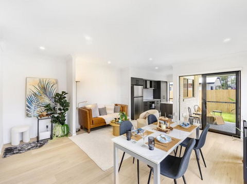 Well-decorated 5BR Family Home - Accommodation Yamba 0