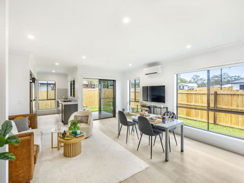 Well-decorated 5BR Family Home - Accommodation Yamba 1