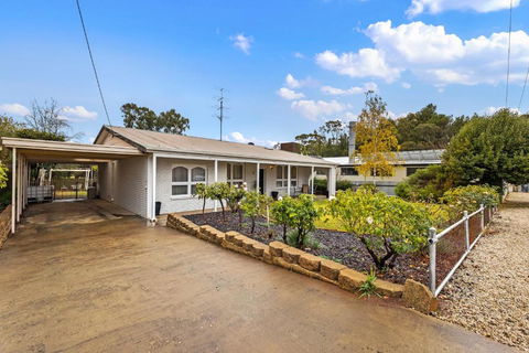 White On Wright Clare - Accommodation Yamba 0