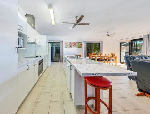 Rumah Surgah On Lake Bennett - Accommodation Yamba 1