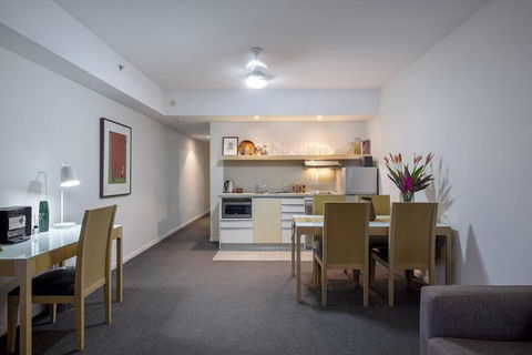 ZEN CITY & SEA Executive 1-BR Suite In Darwin CBD - Accommodation Yamba 0