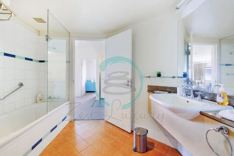 ZEN88 Esplanade: 3-BR Luxury Suite Near Waterfront - Accommodation Yamba 2