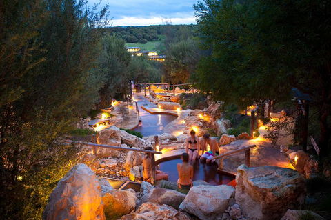 Peninsula Hot Springs Tour With Restaurant Lunch & Gondola Ride - Accommodation Yamba 2