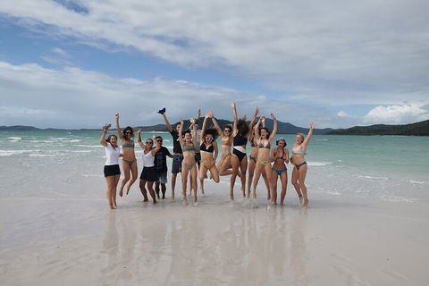 2-Night Whitsundays Sailing Cruise Incl. Whitehaven Beach & Great Barrier Reef - Accommodation Yamba 4